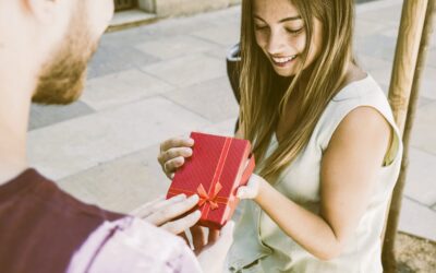 5 cosas que deben tener en cuenta las empresas que emitan tarjetas de regalo en amor y amistad